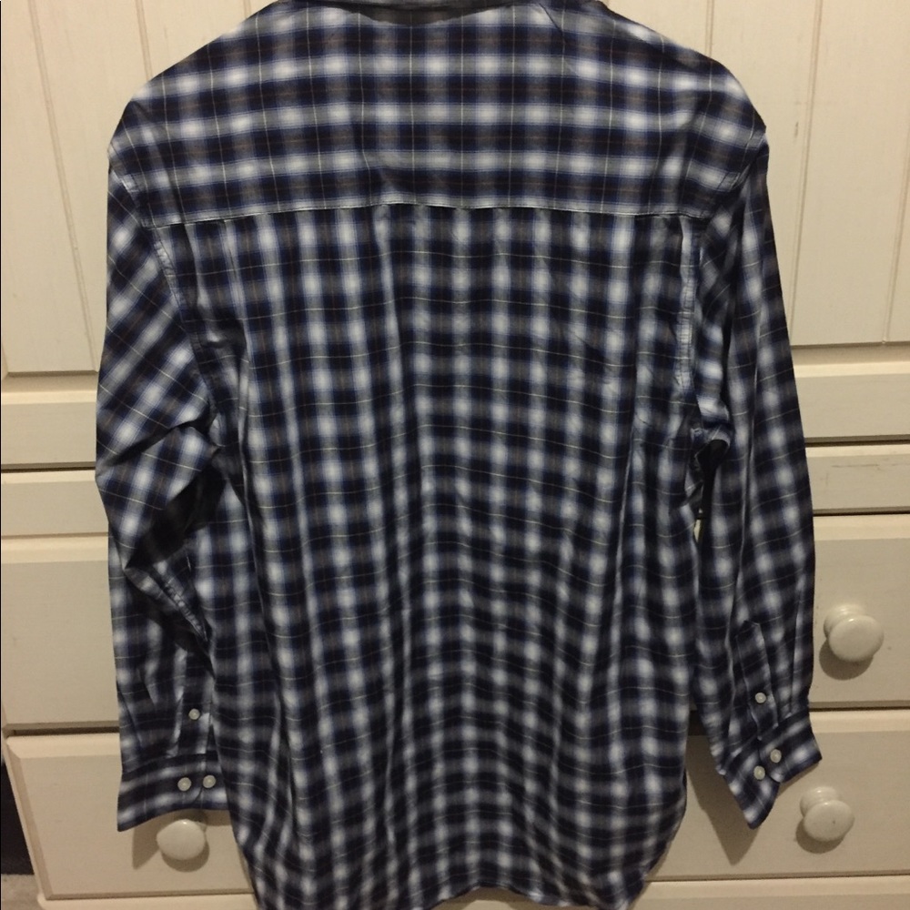 Hagger Button up - Picture 2 of 2
